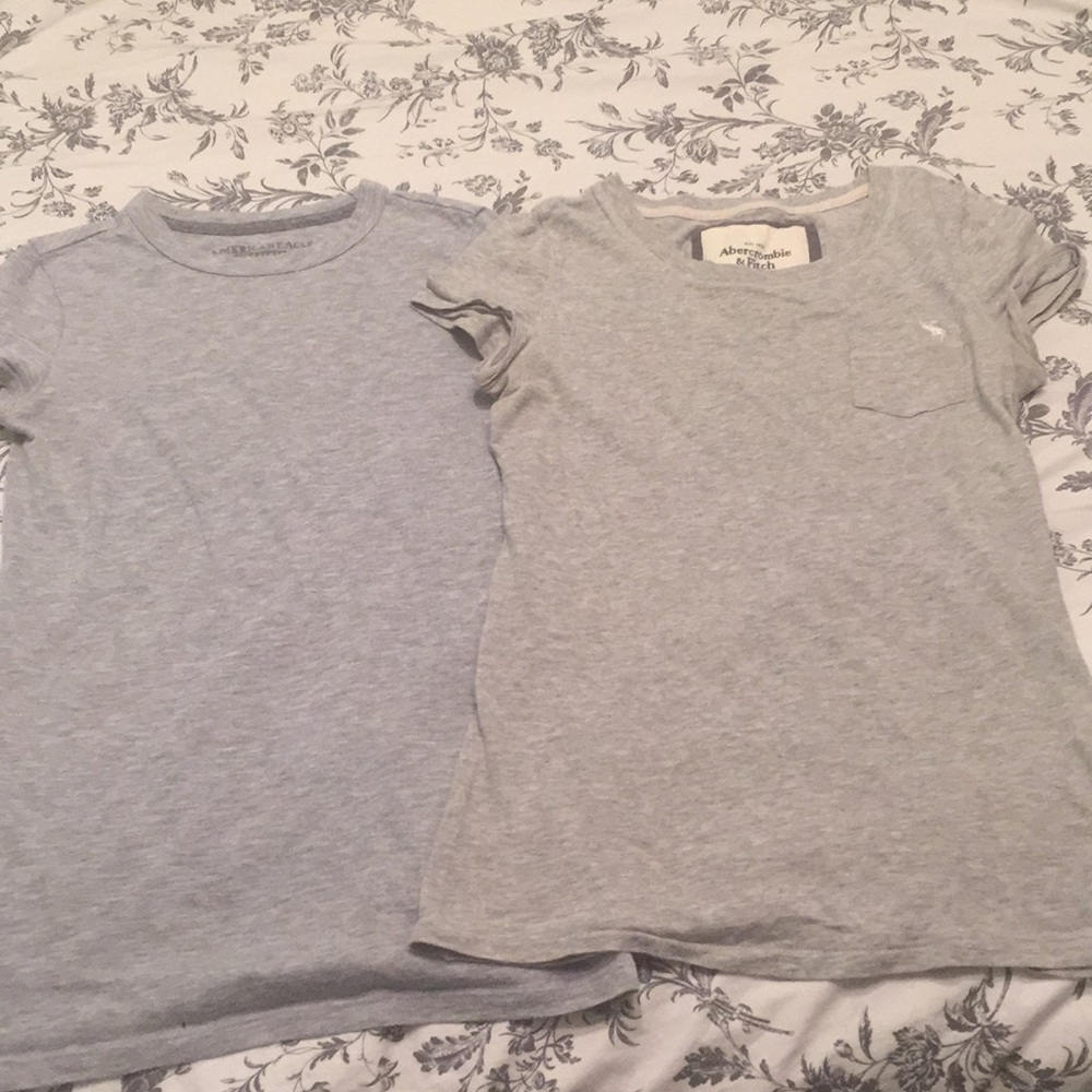 Lot of two grey tees